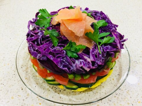スモークサーモンと野菜のサラダケーキ